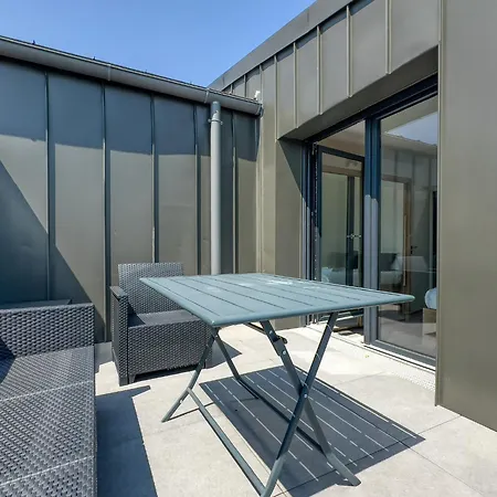 La Parenthese Apartment *